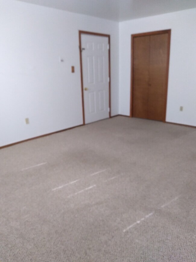 Living room - 626 N Elmer St