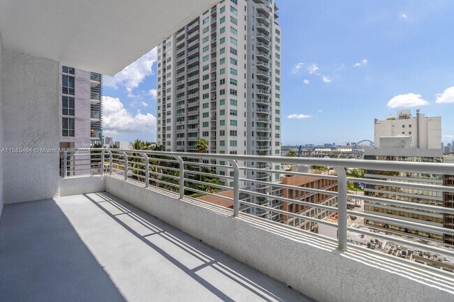 Foto del edificio - 133 NE 2nd Ave