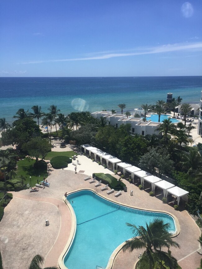 Building Photo - 3001 S Ocean Dr