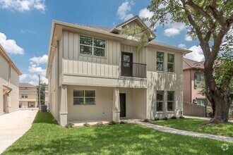 Building Photo - 2727 Lubbock Ave