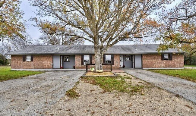 Building Photo - 1117 Silent Valley Rd