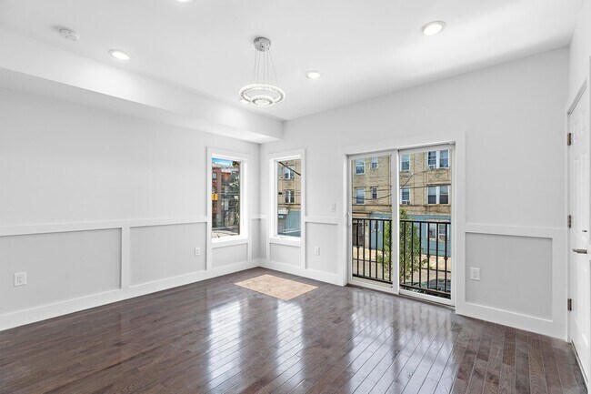 Building Photo - 66 Poplar St