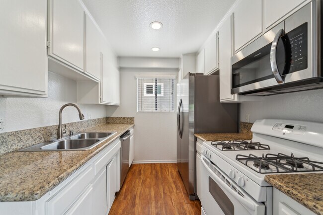 Foto del edificio - Champlin Properties
