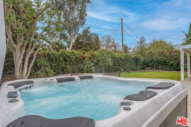 Foto del edificio - 1220 Dincara Rd