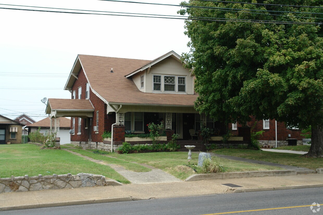 Building Photo - 609 Woodland St