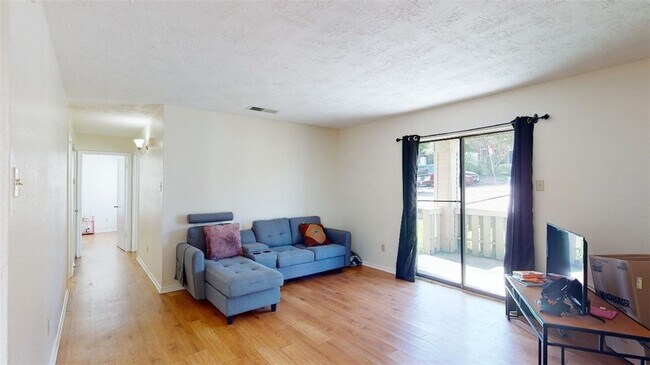 Foto del edificio - 1005 Spring Loop