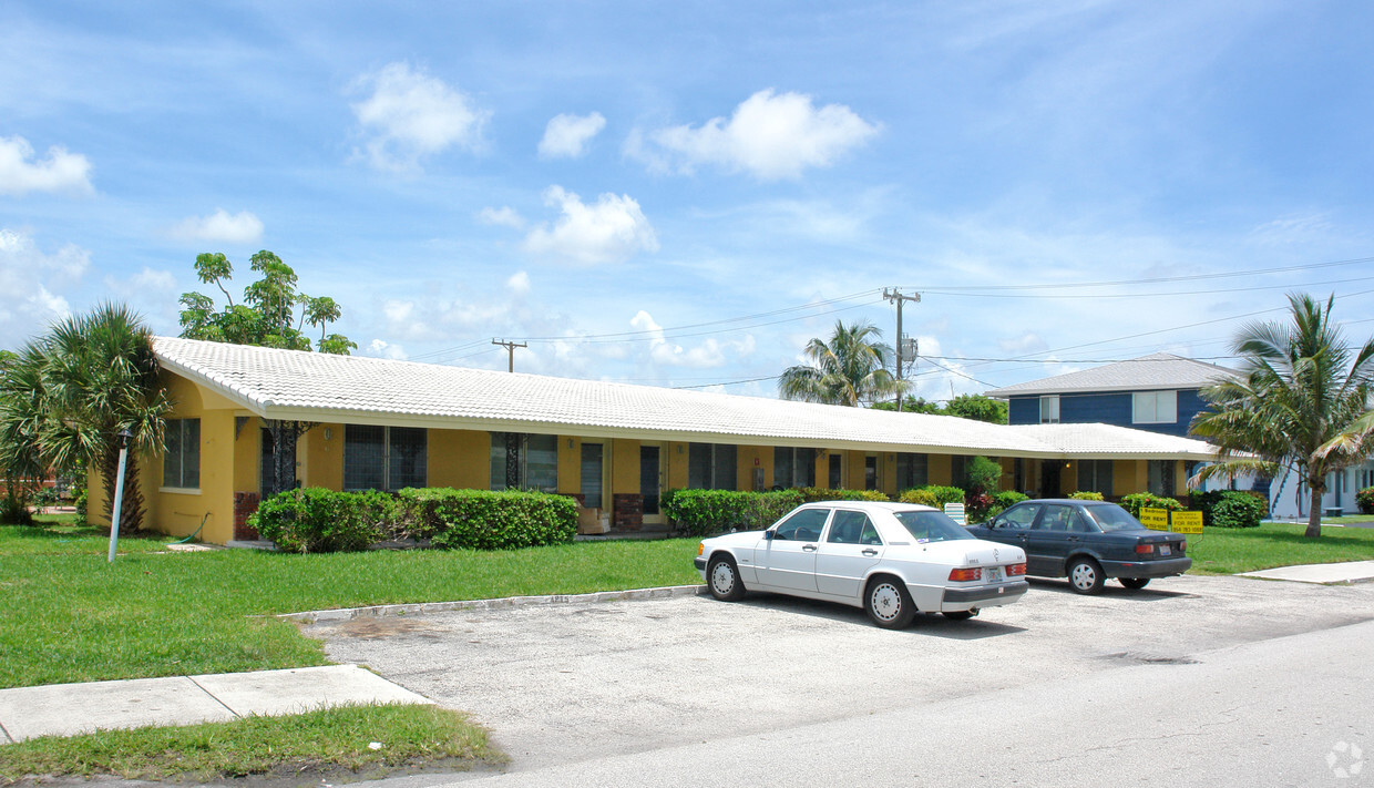 Primary Photo - Del-barry Apts