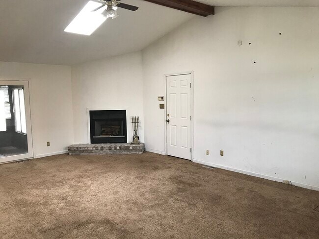 Family Room - 2400 N Tillotson Ave