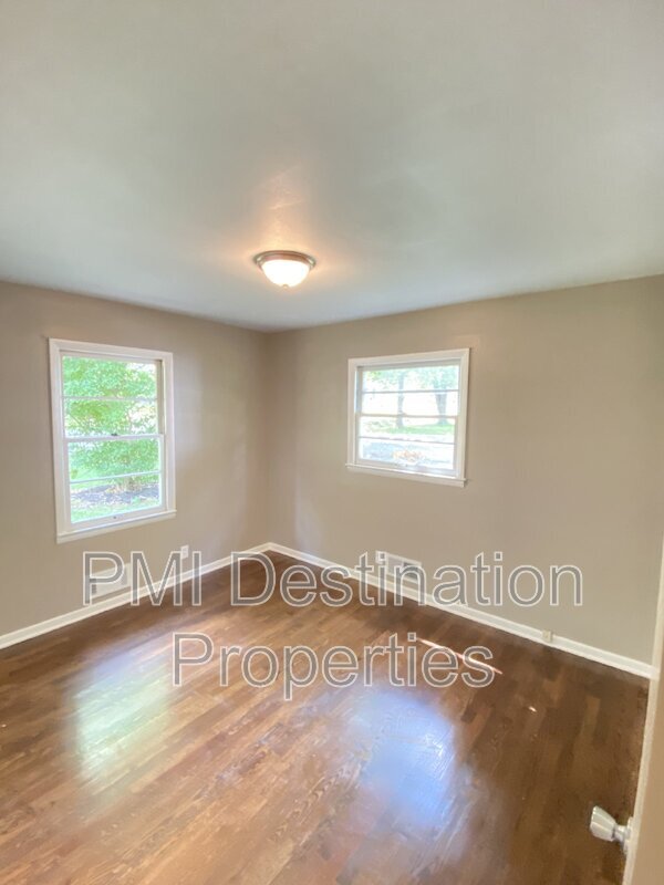 Foto del edificio - 12910 Virginia Ave
