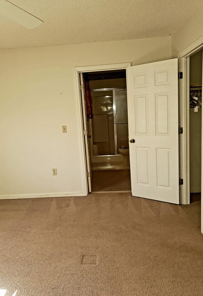 Building Photo - 16 Conifer Dr