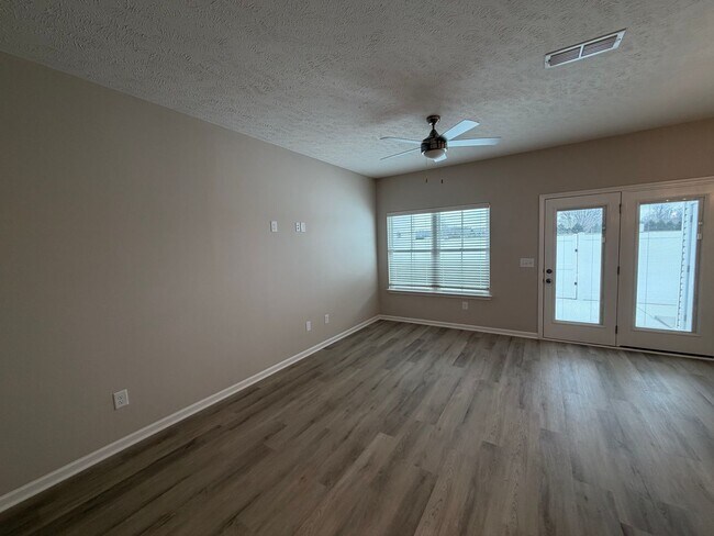 Foto del edificio - Newly Built 3 Bed 2.5 Bath Townhome in Tullahoma