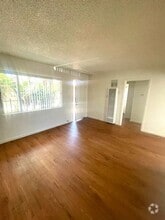 Building Photo - 508 S Oakley Ave