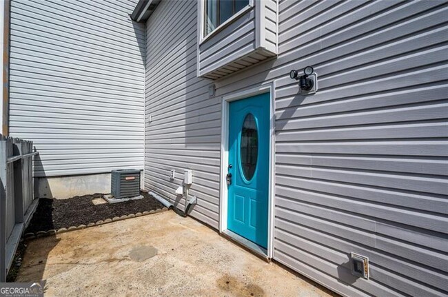 Building Photo - 259 Country Club Dr