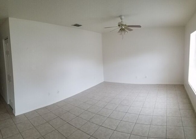 Foto del edificio - 1673 SW 107 LN UNIT 2