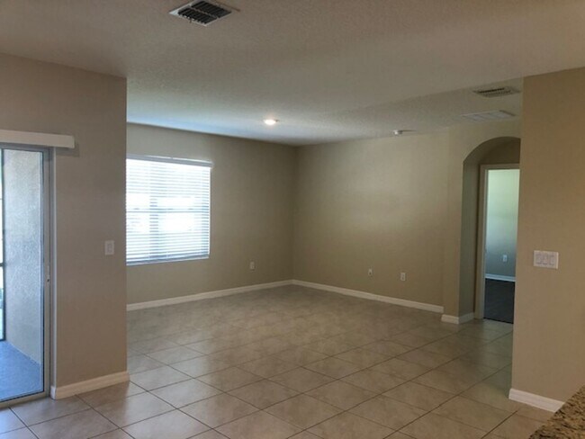 Foto del edificio - 4/2 with great FENCED in yard and upgraded!