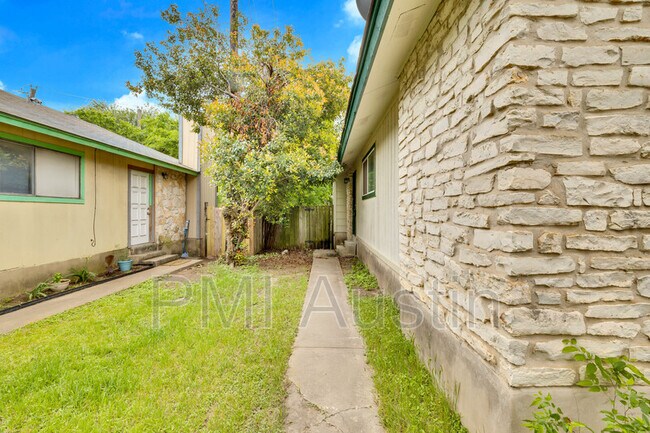 Building Photo - 925 Fieldwood Dr