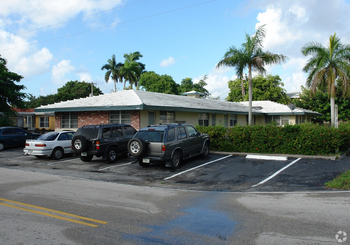 Primary Photo - 1045 NE 9th Ave