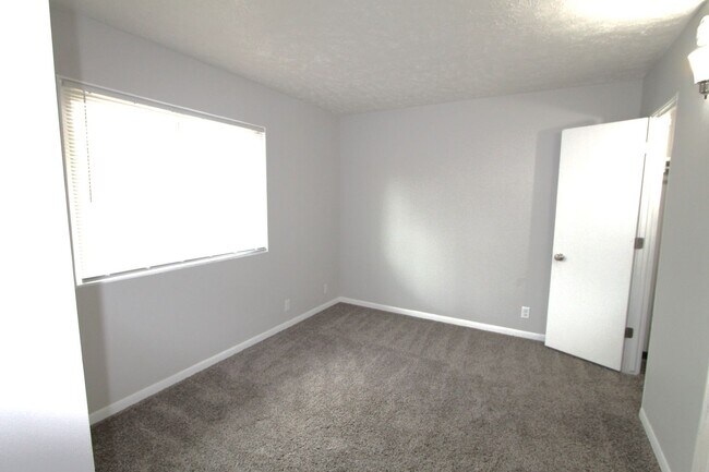 Foto del edificio - Great location and beautiful updates. Pet friendly one bedroom in Bellevue.