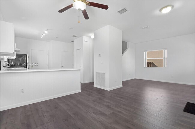 Building Photo - 5610 SW 43rd St