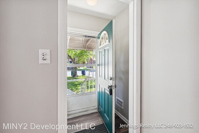 Building Photo - 3 br, 1 bath House - 1580 Michigan Blvd