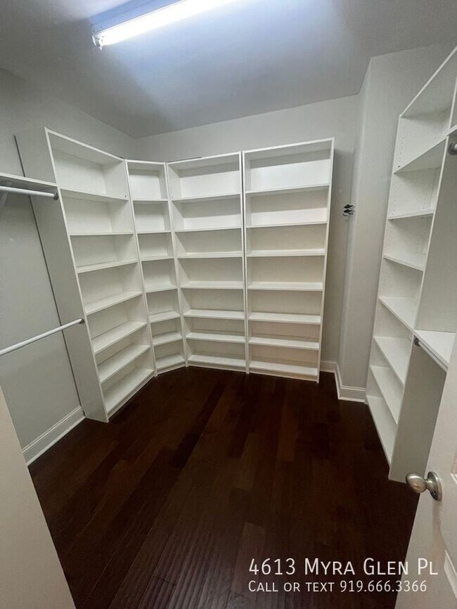 Foto del edificio - 4613 Myra Glen Pl
