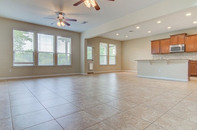 Building Photo - Gorgeous Hollow Creek 3 bedroom 2.5 bath i...