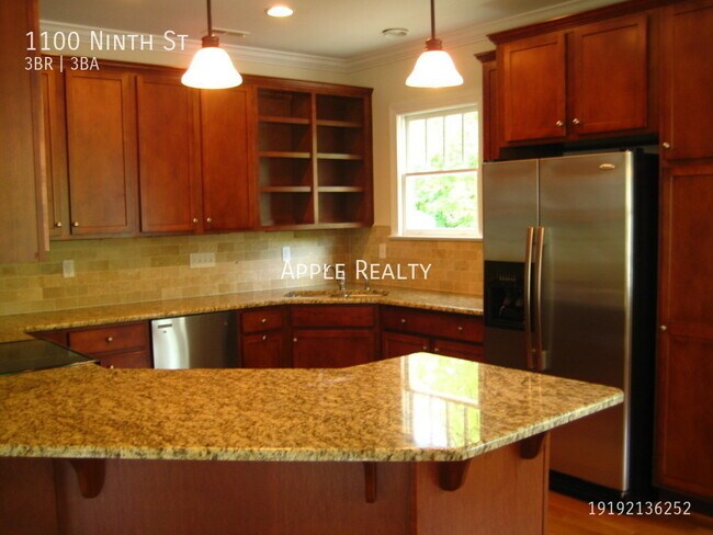 Building Photo - 1100 Ninth St - Available mid-June!