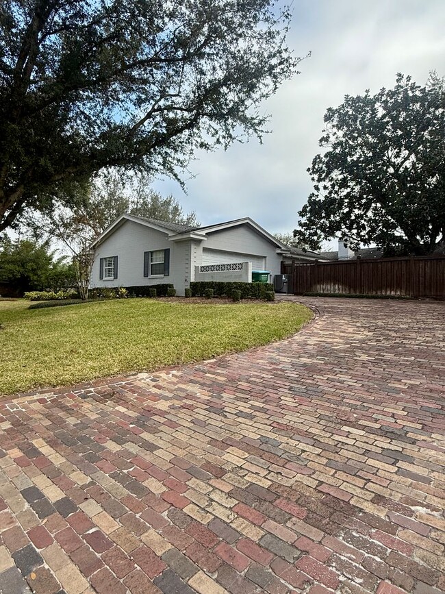 Building Photo - Beautifully Renovated 3-Bedroom Home in Wi...