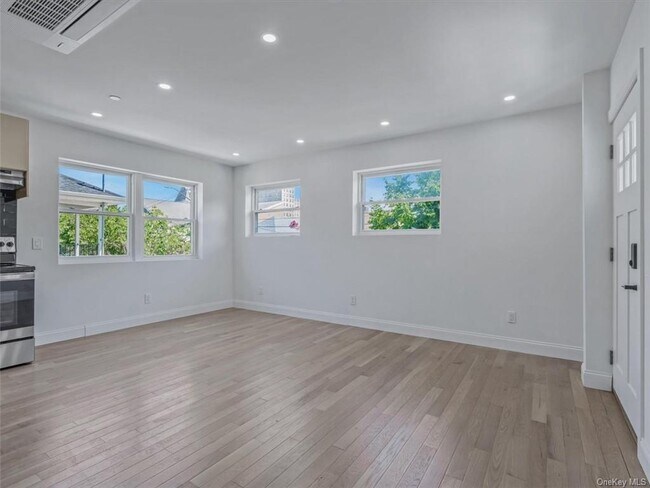 Foto del edificio - 337-Beach43 Beach 43rd St