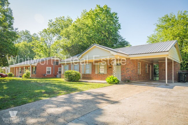 Building Photo - 3-Bed/1-Bath Home in West End