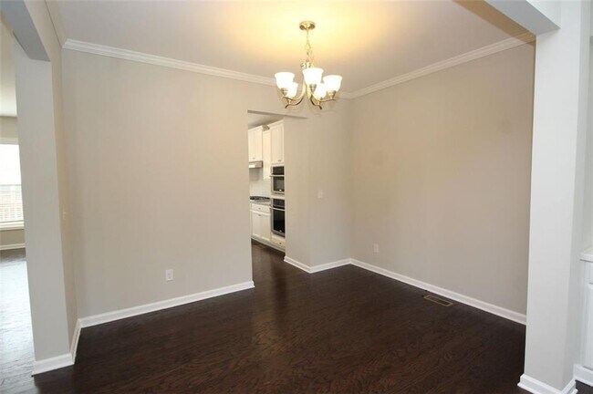 Building Photo - 660 Sunset Park Dr