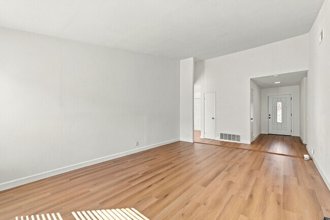Foto del edificio - 560 Glenburry Way