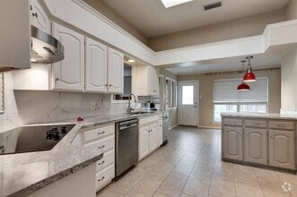 Building Photo - 7 Roaring Creek Ct