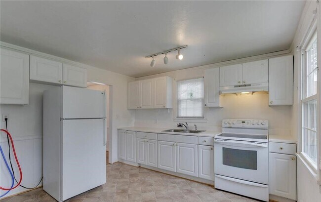 Foto del edificio - 106 Hodges Manor Rd