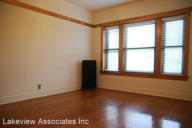 Building Photo - 2540 N Racine Ave