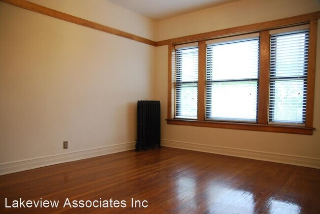 Foto del edificio - 2540 N Racine Ave