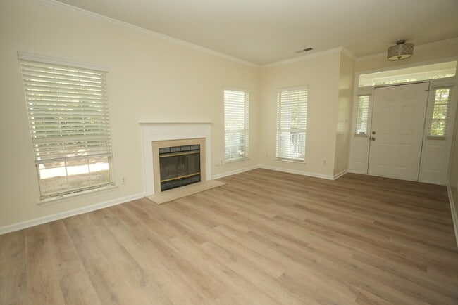 Building Photo - Newly renovated home in South Charlotte!