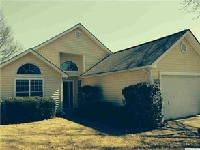 Building Photo - 214 Millstone Ln