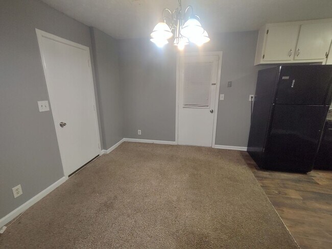 Foto del edificio - Move In Ready 3 Bedroom/2 Bathroom For Rent In Convenient Stone Mountain Subdivision!