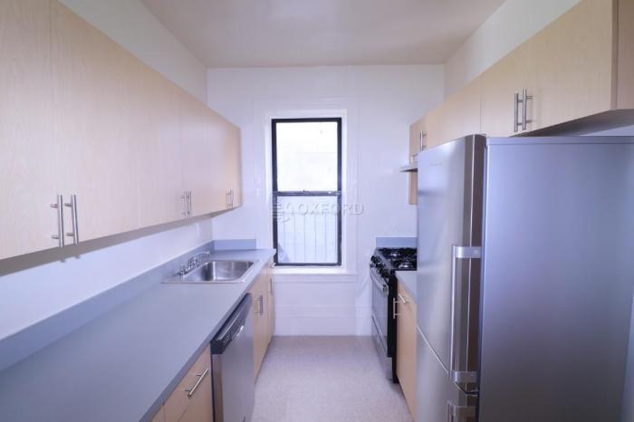 Foto principal - 1 bedroom in CORONA NY 11368