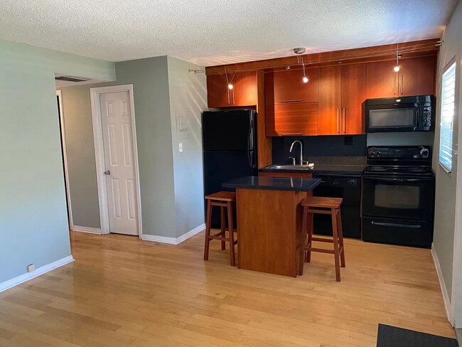 Building Photo - 1537 Catherine St