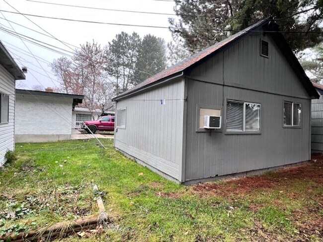 Building Photo - Charming 1 bedroom 1 bathroom Home on Bois...