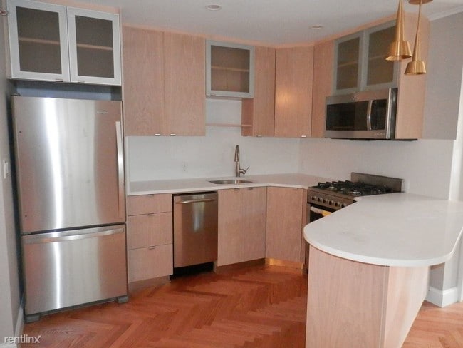 Building Photo - 40 Macdougal St