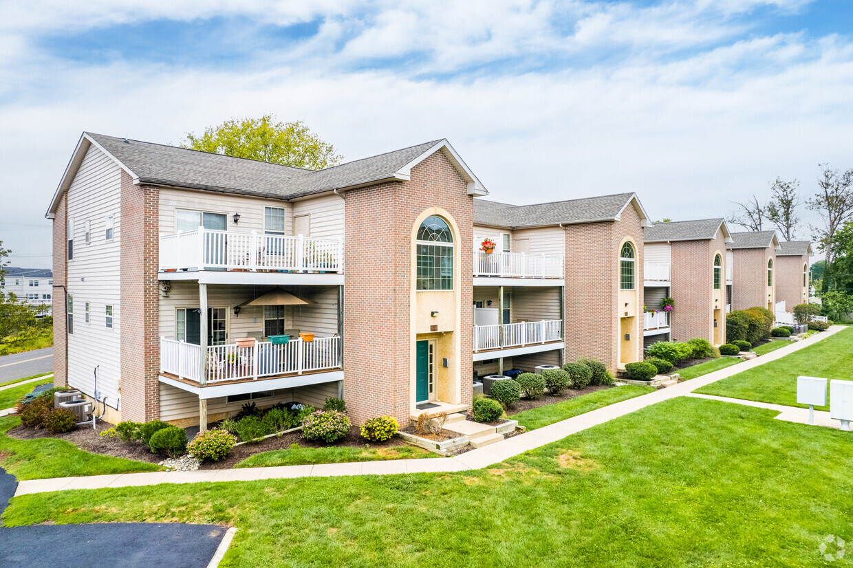 Primary Photo - Crystal Terrace Apartments