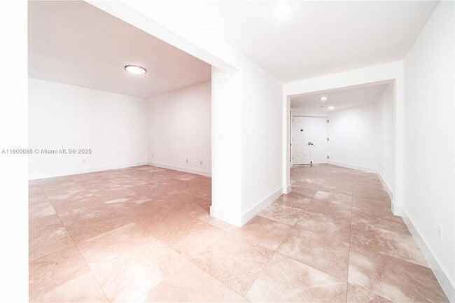 Foto del edificio - 3330 NE 190th St