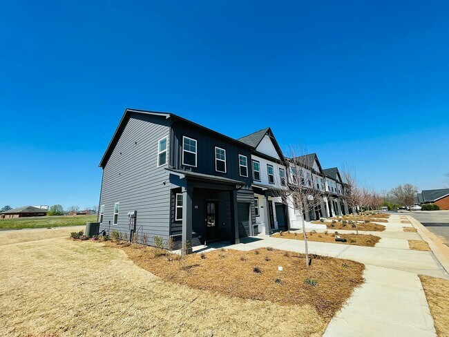 Building Photo - 124 Lauren St