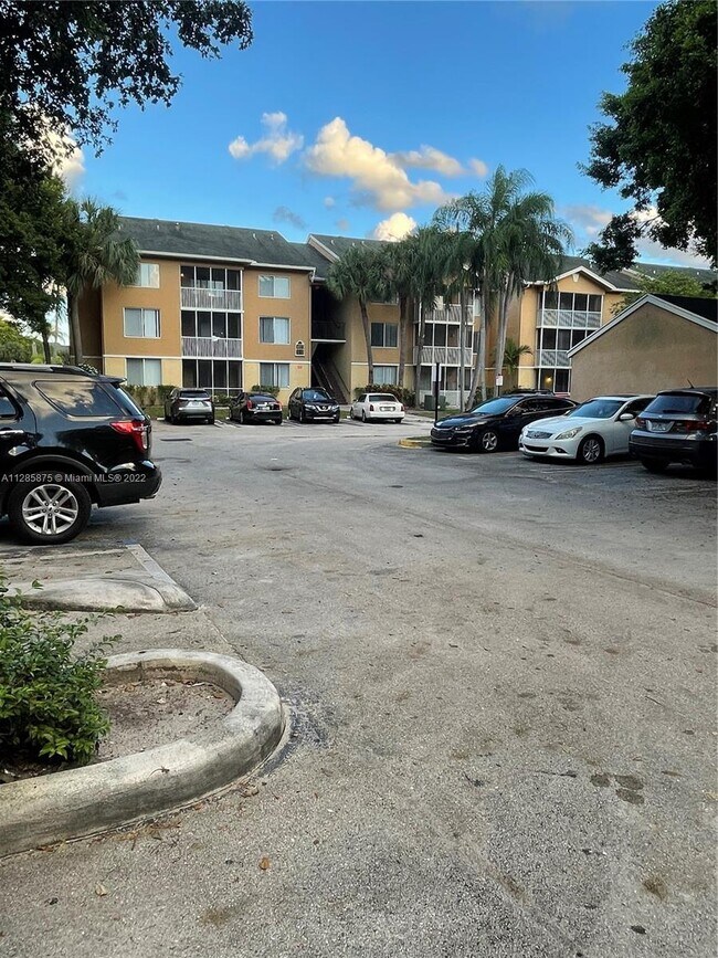 Building Photo - 4025 W Mcnab Rd  E101 Pompano Beach Fl 33069