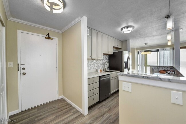 Building Photo - 12520 Edgewater Dr
