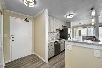Building Photo - 12520 Edgewater Dr