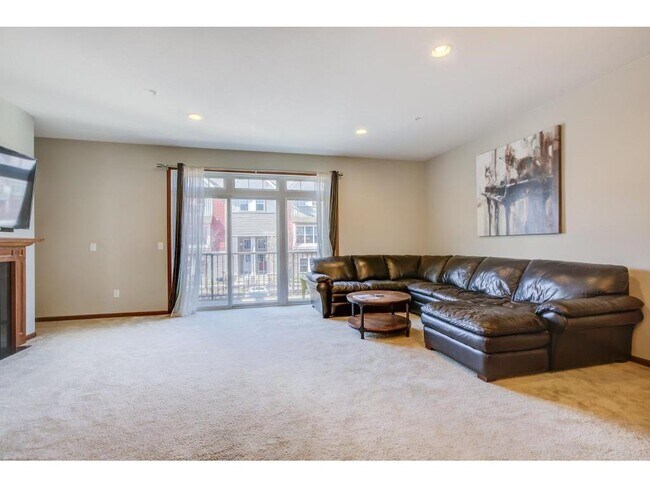 Foto del edificio - 11803 Emery Village Dr N